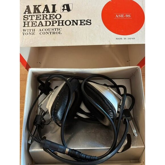 Working Vintage Akai ASE-9S Stereo Headphones with 2 adapters - Picture 1 of 5